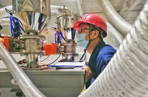 甘肃首条熔喷布生产线产品顺利下线，经纬编布制造迎来新篇章