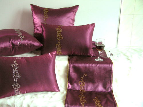 经纬编织的魅力 紫红与紫色布艺产品的制造艺术